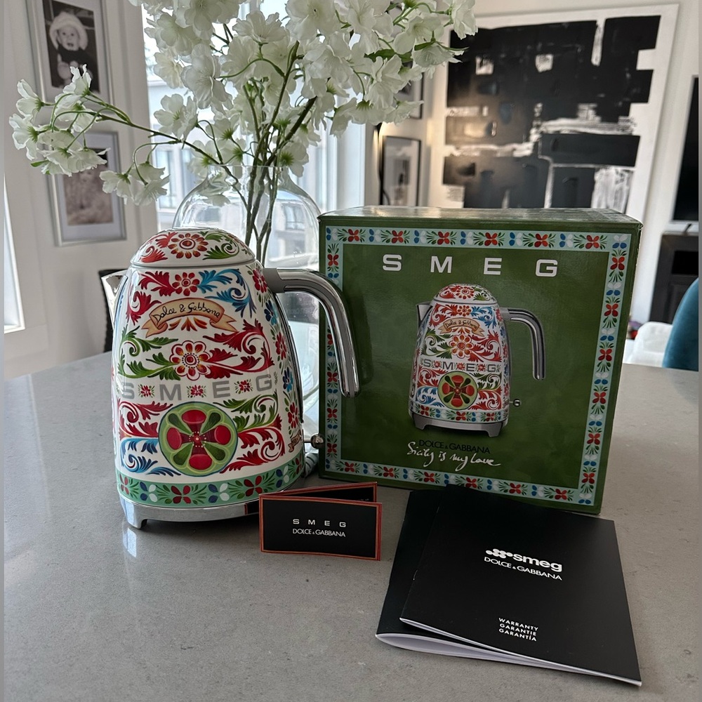 Smeg | 50s Style Fixed-Temp Kettle
- Dolce & Gabbana Edition